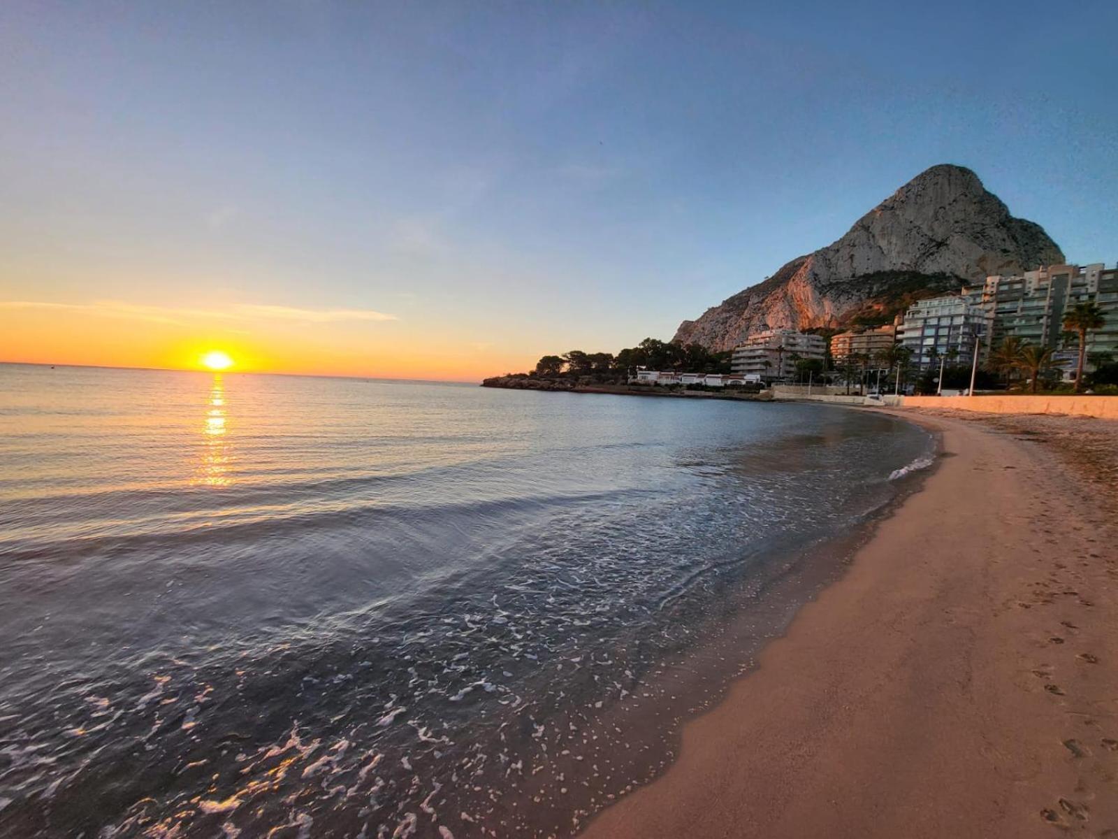 Calpe Beach II - Sea & Pool View Apartment Екстериор снимка